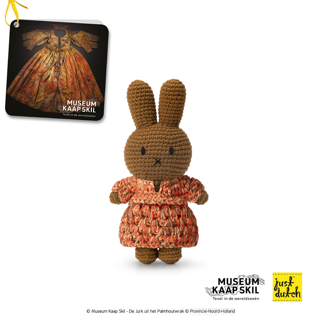 Just Dutch - Nina dans sa magnifique robe Cape Skil