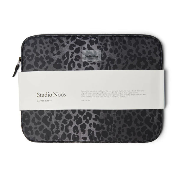 Studio Noos - Laptophoes - Antra Leopard Puffy Laptop Sleeve - Donkergrijs zwart - 15 inch, Tablethoes, Studio Noos, Keekabuu